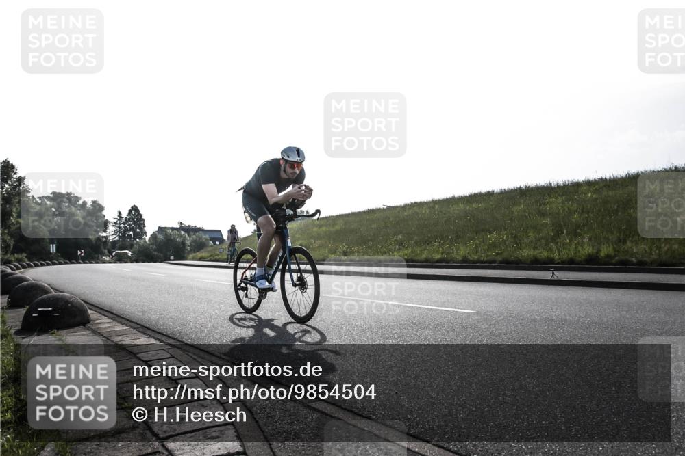 21.06.2026 - 29. Vierlanden-Triathlon H.Heesch http://msf.ph/oto/9854504 21.06.2026 08:59:49 Radfahren 135 meine-sportfotos.de