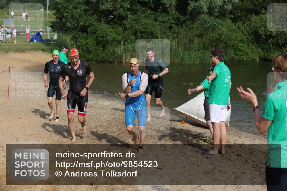 21.06.2026 - 29. Vierlanden-Triathlon Andreas Tolksdorf http://msf.ph/oto/9854523 21.06.2026 08:48:30 Schwimmen 75, 80, 119, 186, 198 meine-sportfotos.de
