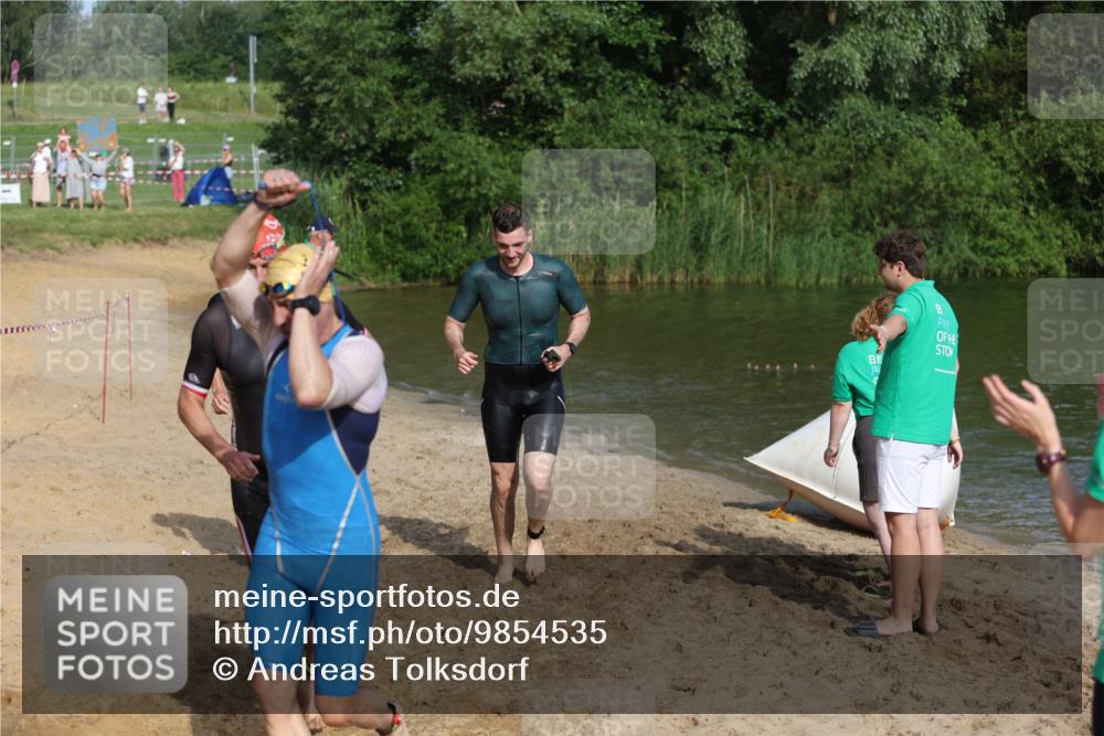 21.06.2026 - 29. Vierlanden-Triathlon Andreas Tolksdorf http://msf.ph/oto/9854535 21.06.2026 08:48:31 Schwimmen 75, 80, 119, 186, 198 meine-sportfotos.de