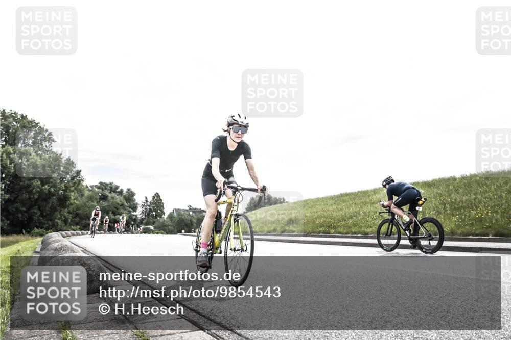 21.06.2026 - 29. Vierlanden-Triathlon H.Heesch http://msf.ph/oto/9854543 21.06.2026 10:28:58 Radfahren 499, 553, 558, 601 meine-sportfotos.de