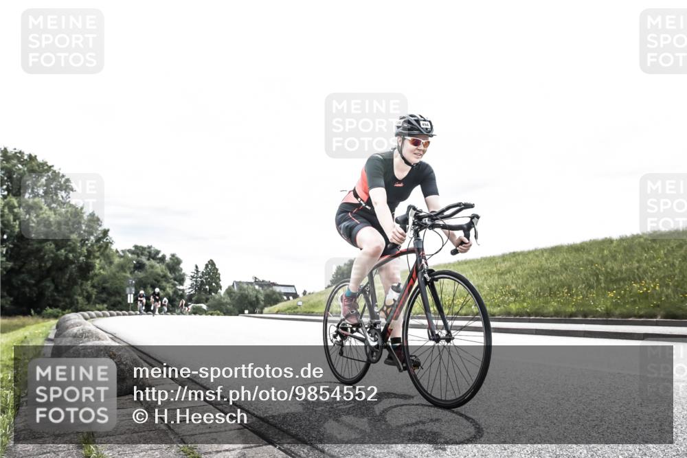 21.06.2026 - 29. Vierlanden-Triathlon H.Heesch http://msf.ph/oto/9854552 21.06.2026 10:29:06 Radfahren 247, 494, 565, 603 meine-sportfotos.de