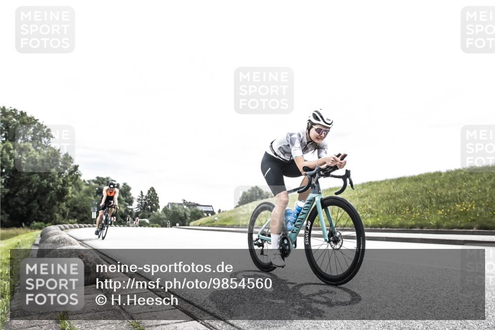 21.06.2026 - 29. Vierlanden-Triathlon H.Heesch http://msf.ph/oto/9854560 21.06.2026 10:29:11 Radfahren 16, 244, 247, 603 meine-sportfotos.de