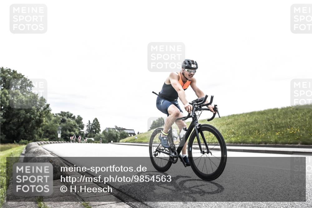 21.06.2026 - 29. Vierlanden-Triathlon H.Heesch http://msf.ph/oto/9854563 21.06.2026 10:29:12 Radfahren 16, 244, 247, 603 meine-sportfotos.de