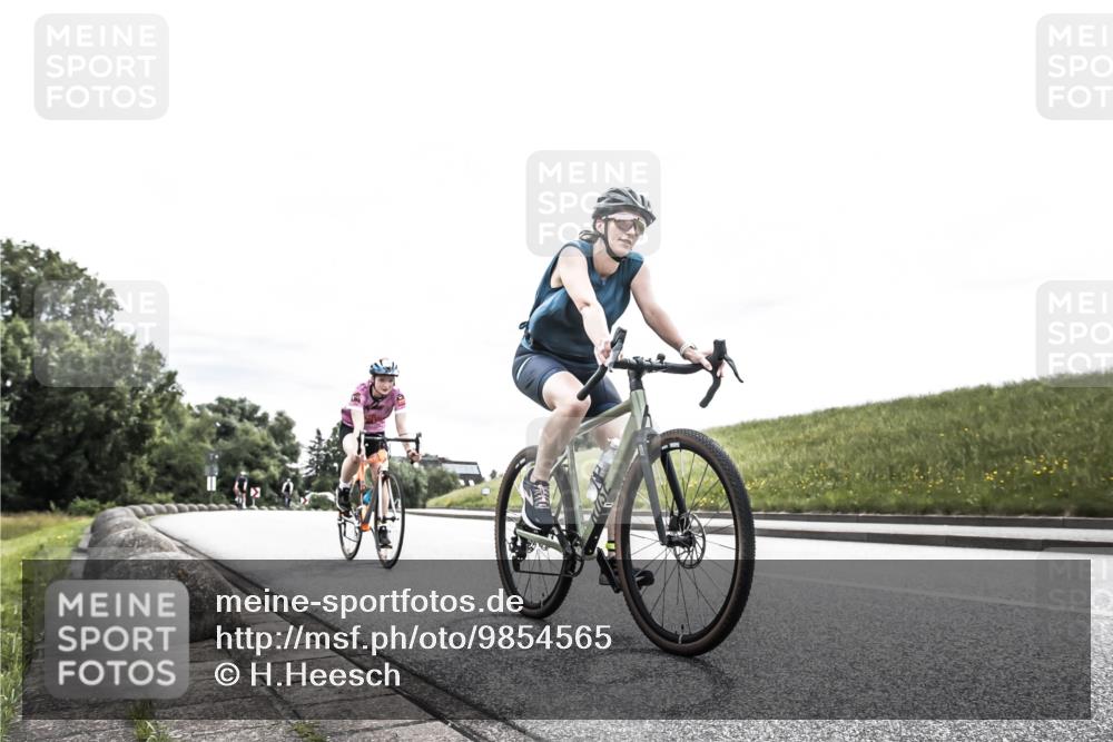 21.06.2026 - 29. Vierlanden-Triathlon H.Heesch http://msf.ph/oto/9854565 21.06.2026 10:29:19 Radfahren 326, 482, 566 meine-sportfotos.de