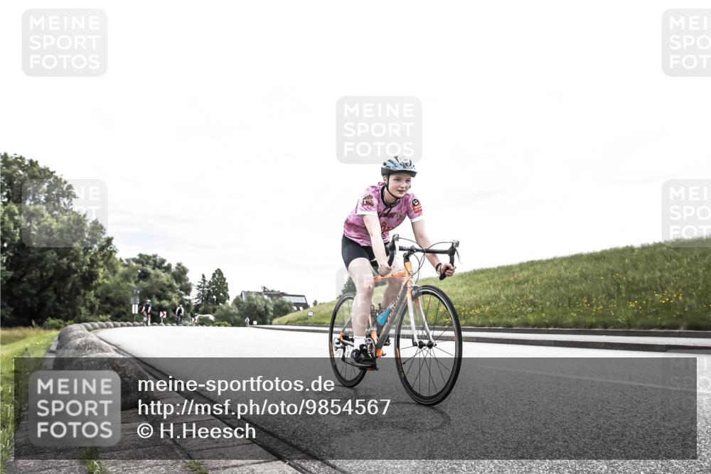 21.06.2026 - 29. Vierlanden-Triathlon H.Heesch http://msf.ph/oto/9854567 21.06.2026 10:29:19 Radfahren 326, 482, 566 meine-sportfotos.de