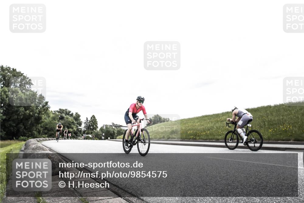 21.06.2026 - 29. Vierlanden-Triathlon H.Heesch http://msf.ph/oto/9854575 21.06.2026 10:29:30 Radfahren 15, 519, 581 meine-sportfotos.de