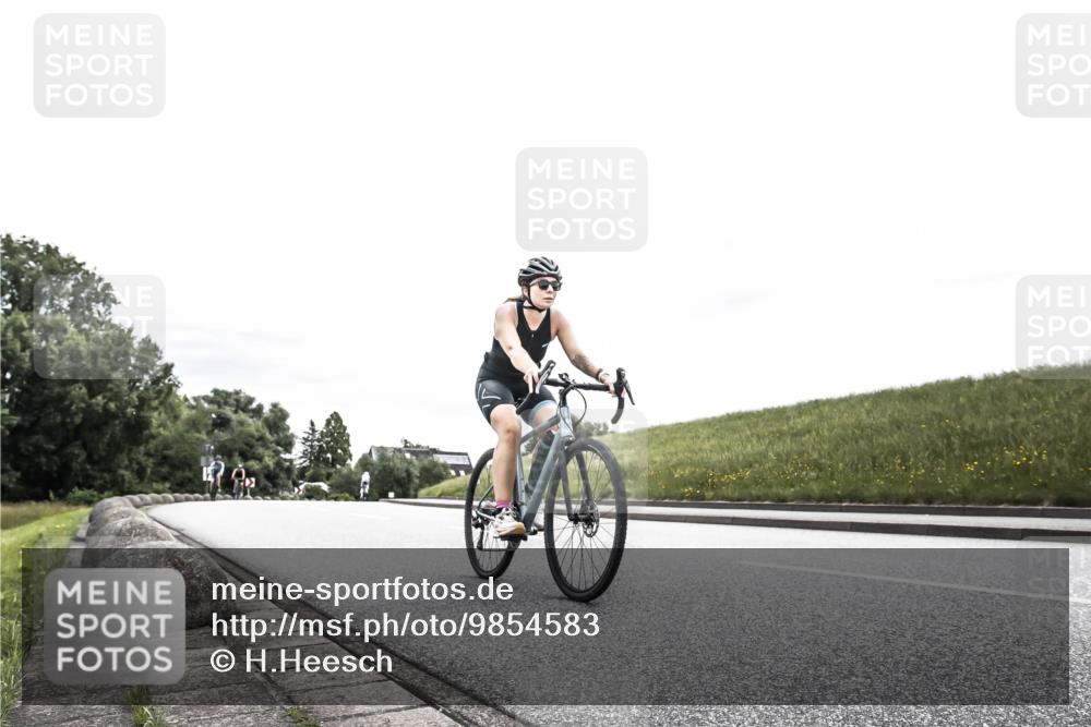 21.06.2026 - 29. Vierlanden-Triathlon H.Heesch http://msf.ph/oto/9854583 21.06.2026 10:29:34 Radfahren 15, 516, 581 meine-sportfotos.de