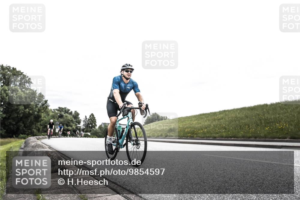 21.06.2026 - 29. Vierlanden-Triathlon H.Heesch http://msf.ph/oto/9854597 21.06.2026 10:29:52 Radfahren 22, 113, 518, 548, 571 meine-sportfotos.de