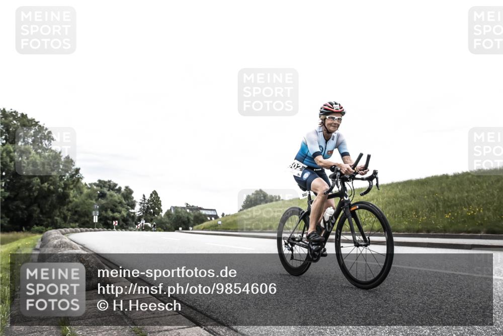 21.06.2026 - 29. Vierlanden-Triathlon H.Heesch http://msf.ph/oto/9854606 21.06.2026 10:29:59 Radfahren 2, 22, 56, 72, 492, 502 meine-sportfotos.de