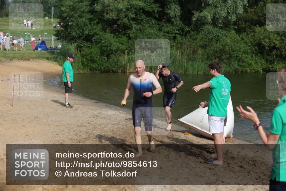 21.06.2026 - 29. Vierlanden-Triathlon Andreas Tolksdorf http://msf.ph/oto/9854613 21.06.2026 08:49:07 Schwimmen 86, 199 meine-sportfotos.de
