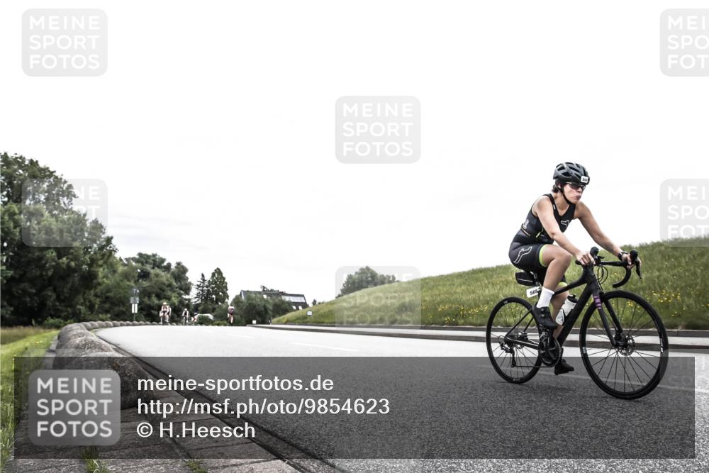 21.06.2026 - 29. Vierlanden-Triathlon H.Heesch http://msf.ph/oto/9854623 21.06.2026 10:30:17 Radfahren 300, 539, 546, 568 meine-sportfotos.de