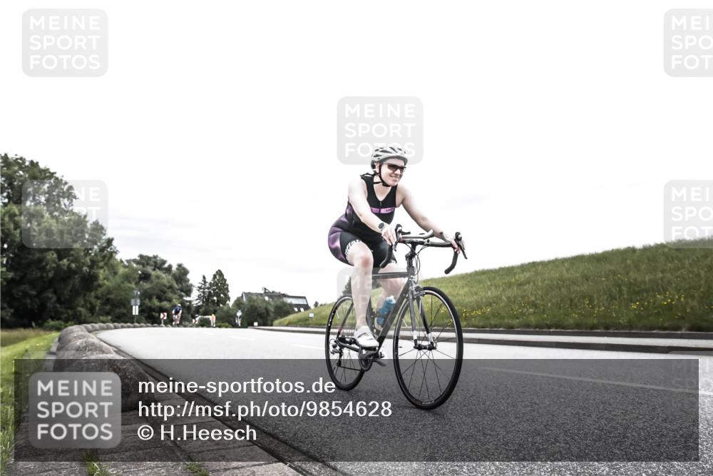 21.06.2026 - 29. Vierlanden-Triathlon H.Heesch http://msf.ph/oto/9854628 21.06.2026 10:30:24 Radfahren 522, 527, 570 meine-sportfotos.de
