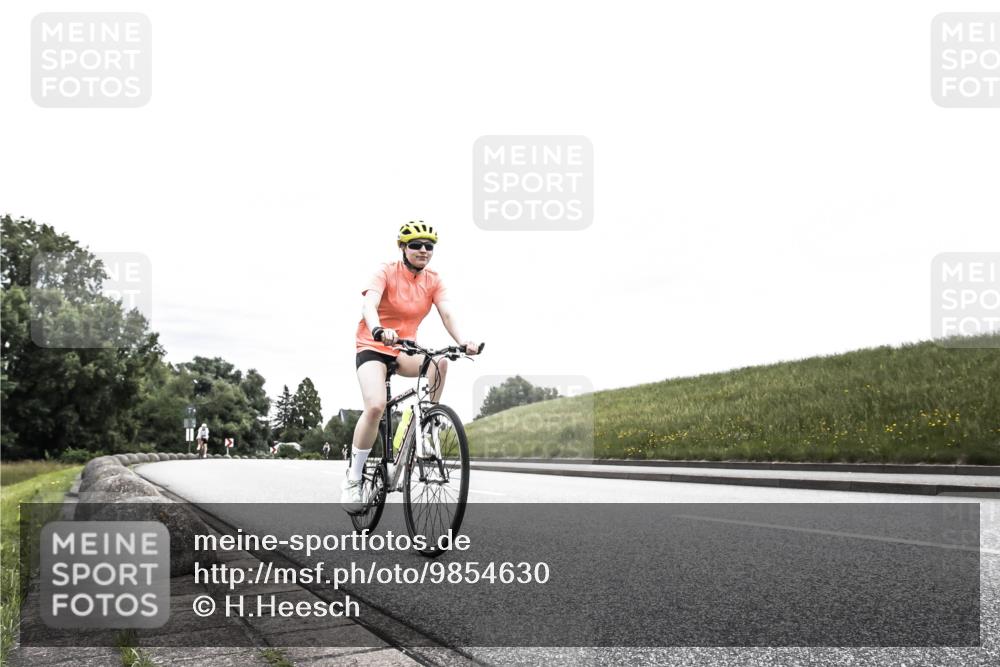 21.06.2026 - 29. Vierlanden-Triathlon H.Heesch http://msf.ph/oto/9854630 21.06.2026 10:30:33 Radfahren 307, 365, 556 meine-sportfotos.de