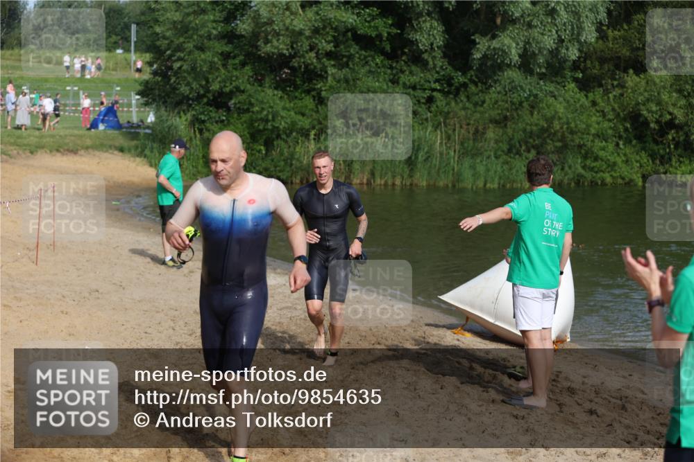 21.06.2026 - 29. Vierlanden-Triathlon Andreas Tolksdorf http://msf.ph/oto/9854635 21.06.2026 08:49:09 Schwimmen 54, 86, 199 meine-sportfotos.de