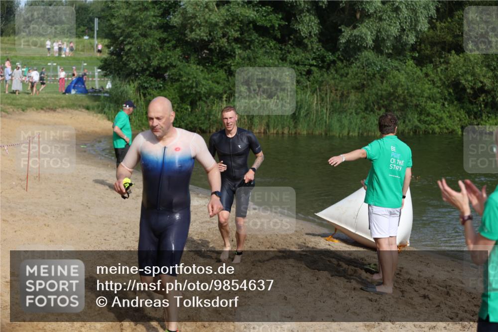 21.06.2026 - 29. Vierlanden-Triathlon Andreas Tolksdorf http://msf.ph/oto/9854637 21.06.2026 08:49:09 Schwimmen 54, 86, 199 meine-sportfotos.de