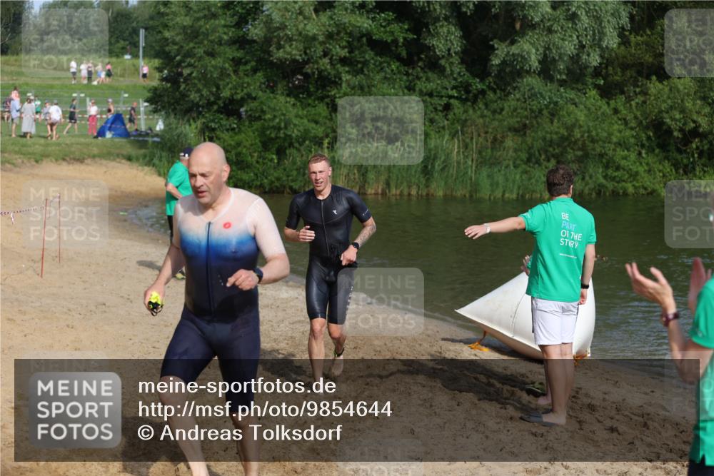 21.06.2026 - 29. Vierlanden-Triathlon Andreas Tolksdorf http://msf.ph/oto/9854644 21.06.2026 08:49:09 Schwimmen 54, 86, 199 meine-sportfotos.de