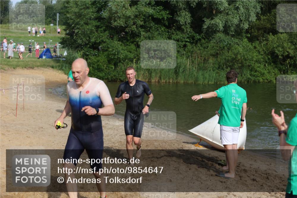 21.06.2026 - 29. Vierlanden-Triathlon Andreas Tolksdorf http://msf.ph/oto/9854647 21.06.2026 08:49:09 Schwimmen 54, 86, 199 meine-sportfotos.de