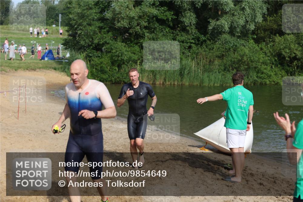 21.06.2026 - 29. Vierlanden-Triathlon Andreas Tolksdorf http://msf.ph/oto/9854649 21.06.2026 08:49:09 Schwimmen 54, 86, 199 meine-sportfotos.de