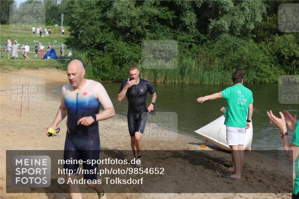 21.06.2026 - 29. Vierlanden-Triathlon Andreas Tolksdorf http://msf.ph/oto/9854652 21.06.2026 08:49:09 Schwimmen 54, 86, 199 meine-sportfotos.de