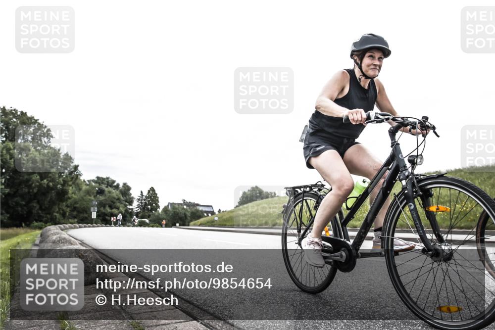 21.06.2026 - 29. Vierlanden-Triathlon H.Heesch http://msf.ph/oto/9854654 21.06.2026 10:30:51 Radfahren 142, 174, 294, 314, 534, 559, 586 meine-sportfotos.de