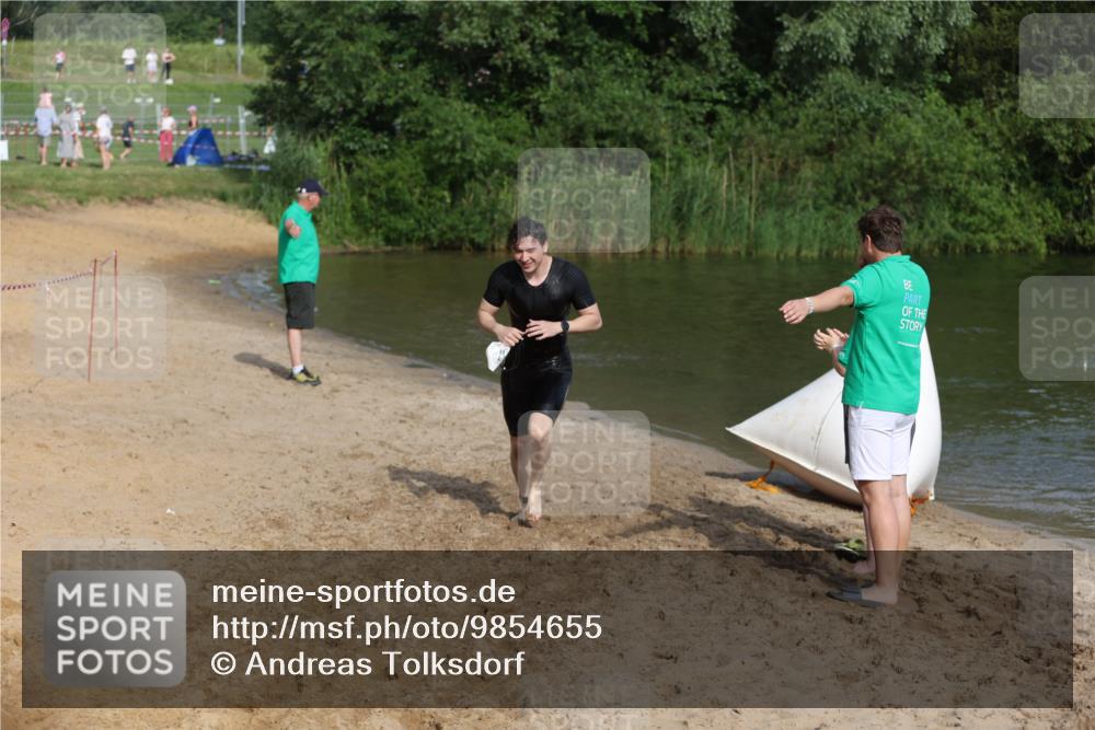 21.06.2026 - 29. Vierlanden-Triathlon Andreas Tolksdorf http://msf.ph/oto/9854655 21.06.2026 08:49:19 Schwimmen 54 meine-sportfotos.de
