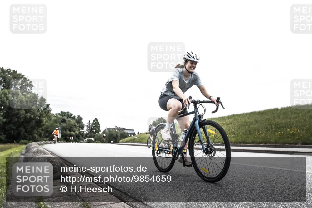 21.06.2026 - 29. Vierlanden-Triathlon H.Heesch http://msf.ph/oto/9854659 21.06.2026 10:30:58 Radfahren 175, 360, 505, 523, 580 meine-sportfotos.de