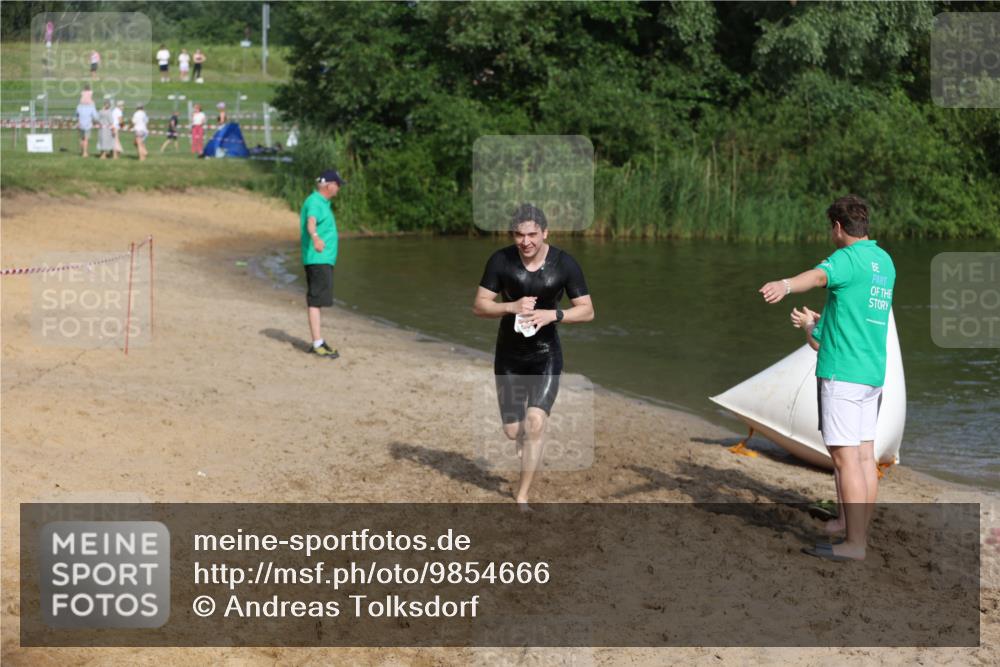 21.06.2026 - 29. Vierlanden-Triathlon Andreas Tolksdorf http://msf.ph/oto/9854666 21.06.2026 08:49:19 Schwimmen 54 meine-sportfotos.de