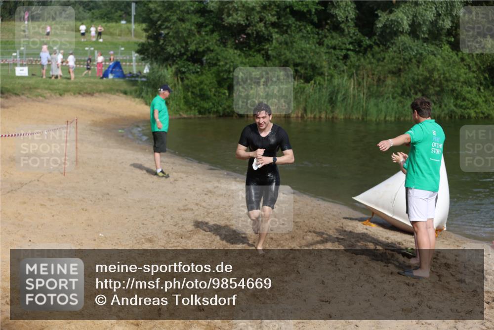 21.06.2026 - 29. Vierlanden-Triathlon Andreas Tolksdorf http://msf.ph/oto/9854669 21.06.2026 08:49:19 Schwimmen 54 meine-sportfotos.de