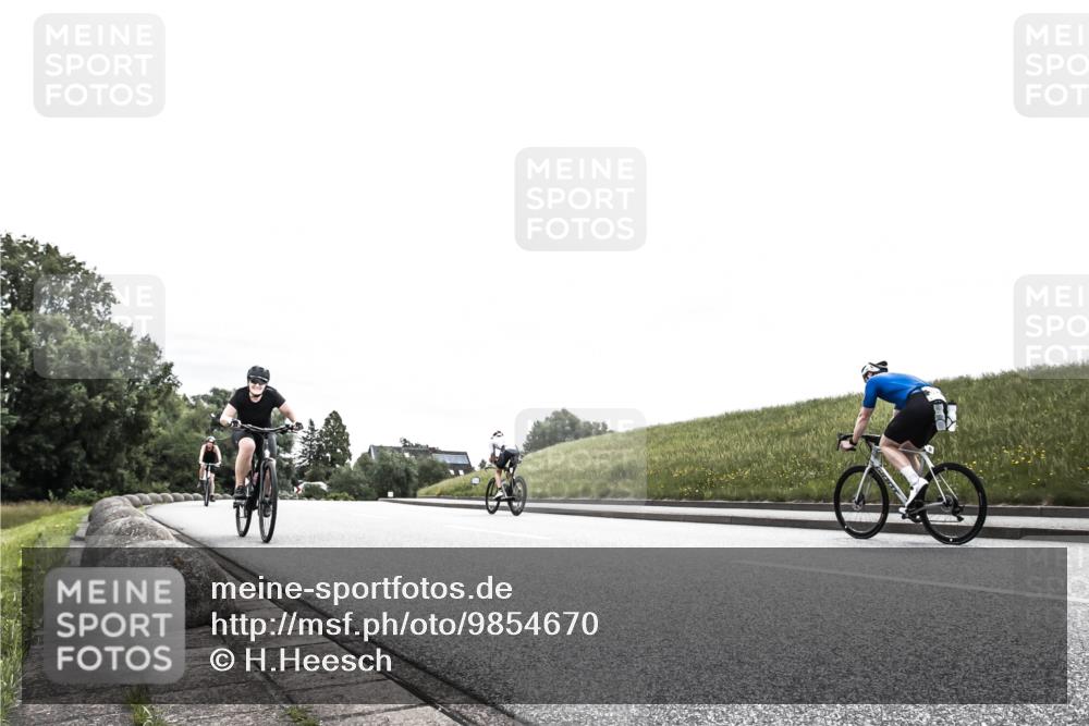 21.06.2026 - 29. Vierlanden-Triathlon H.Heesch http://msf.ph/oto/9854670 21.06.2026 10:31:17 Radfahren 229, 265, 280, 498, 612 meine-sportfotos.de