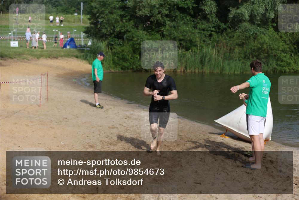 21.06.2026 - 29. Vierlanden-Triathlon Andreas Tolksdorf http://msf.ph/oto/9854673 21.06.2026 08:49:19 Schwimmen 54 meine-sportfotos.de