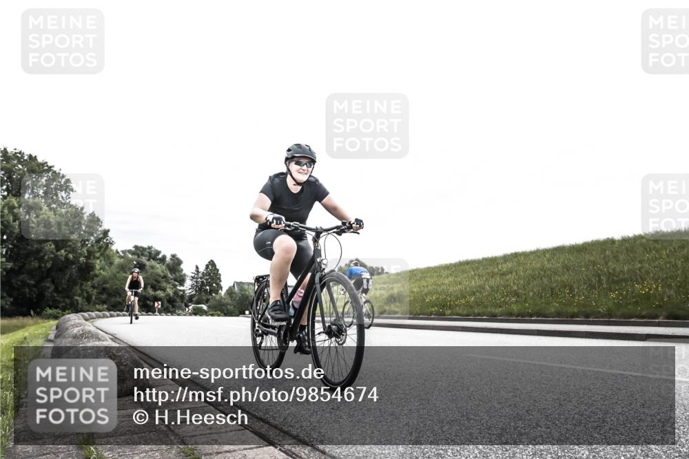 21.06.2026 - 29. Vierlanden-Triathlon H.Heesch http://msf.ph/oto/9854674 21.06.2026 10:31:18 Radfahren 229, 265, 498, 612 meine-sportfotos.de