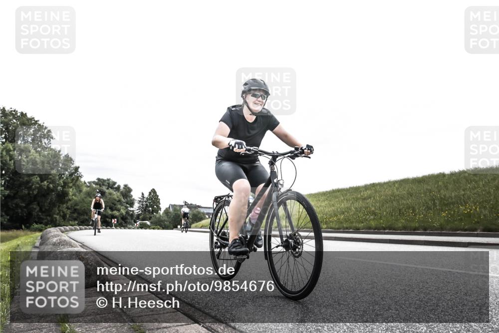 21.06.2026 - 29. Vierlanden-Triathlon H.Heesch http://msf.ph/oto/9854676 21.06.2026 10:31:18 Radfahren 229, 265, 498, 612 meine-sportfotos.de