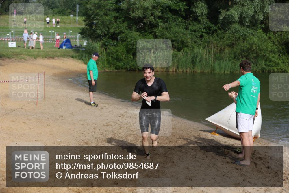 21.06.2026 - 29. Vierlanden-Triathlon Andreas Tolksdorf http://msf.ph/oto/9854687 21.06.2026 08:49:19 Schwimmen 54 meine-sportfotos.de