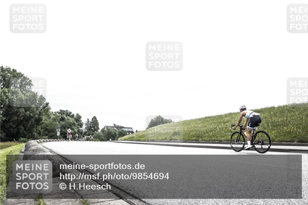21.06.2026 - 29. Vierlanden-Triathlon H.Heesch http://msf.ph/oto/9854694 21.06.2026 10:31:47 Radfahren 202, 226, 308, 389, 1357 meine-sportfotos.de