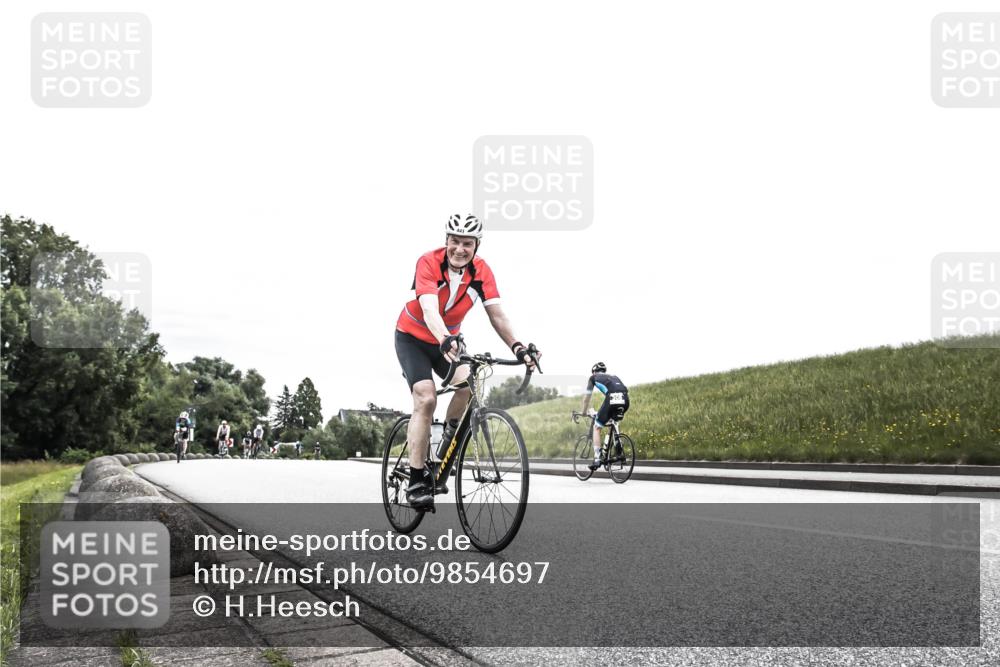 21.06.2026 - 29. Vierlanden-Triathlon H.Heesch http://msf.ph/oto/9854697 21.06.2026 10:31:55 Radfahren 62, 213, 332, 441 meine-sportfotos.de