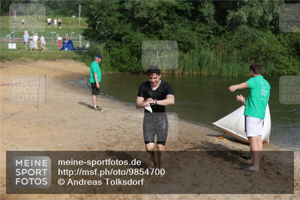 21.06.2026 - 29. Vierlanden-Triathlon Andreas Tolksdorf http://msf.ph/oto/9854700 21.06.2026 08:49:19 Schwimmen 54 meine-sportfotos.de