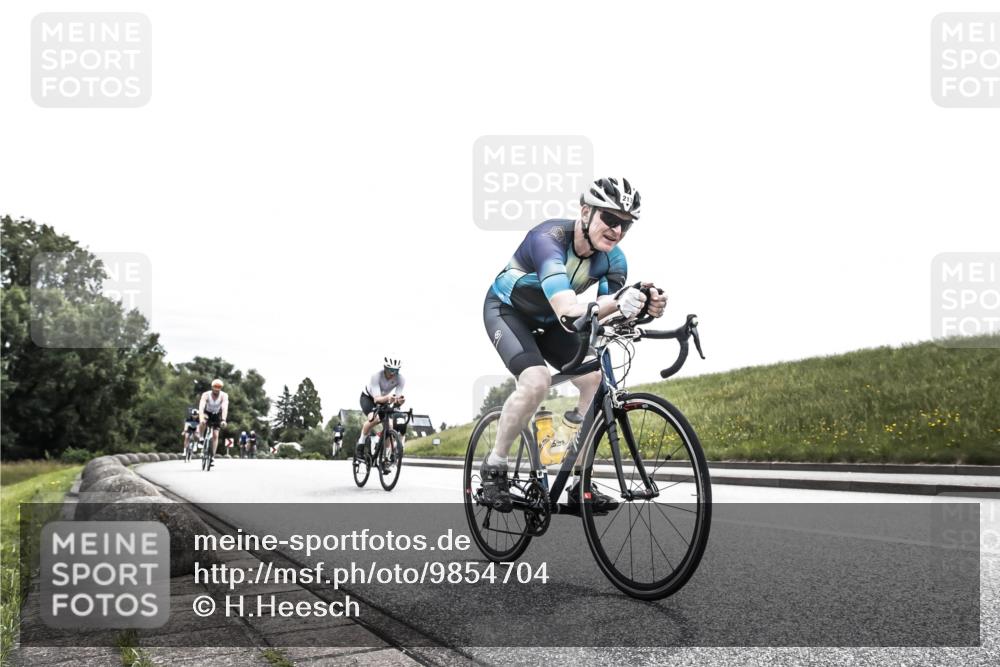21.06.2026 - 29. Vierlanden-Triathlon H.Heesch http://msf.ph/oto/9854704 21.06.2026 10:31:58 Radfahren 52, 62, 137, 213, 332, 441 meine-sportfotos.de