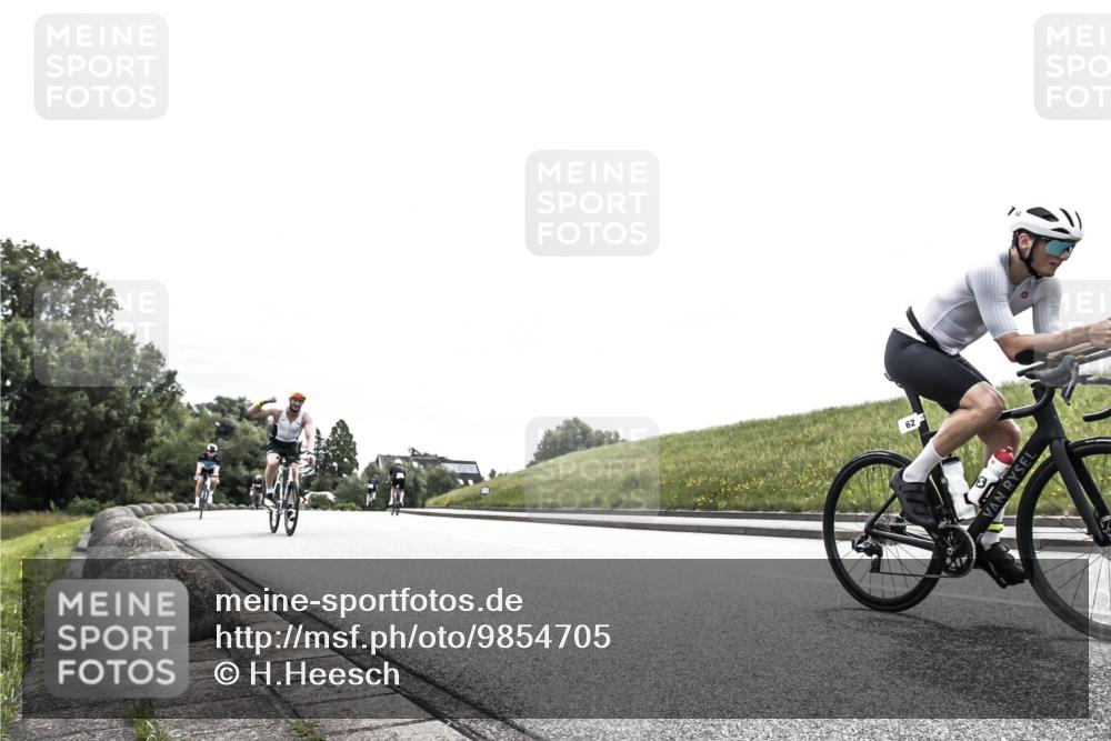 21.06.2026 - 29. Vierlanden-Triathlon H.Heesch http://msf.ph/oto/9854705 21.06.2026 10:31:59 Radfahren 52, 62, 137, 213, 332, 441 meine-sportfotos.de