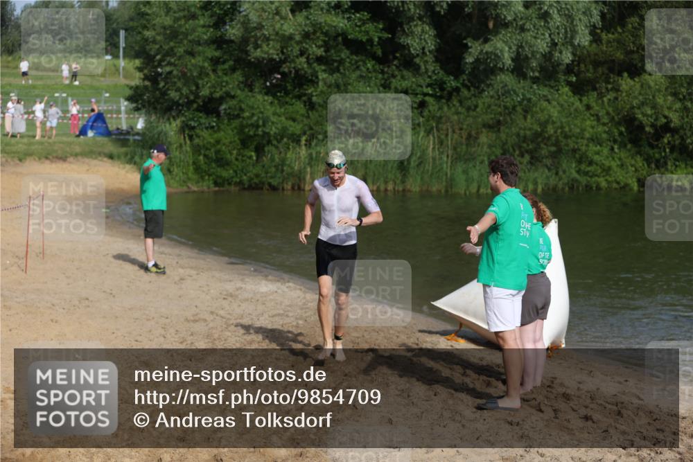 21.06.2026 - 29. Vierlanden-Triathlon Andreas Tolksdorf http://msf.ph/oto/9854709 21.06.2026 08:49:32 Schwimmen 153, 187 meine-sportfotos.de