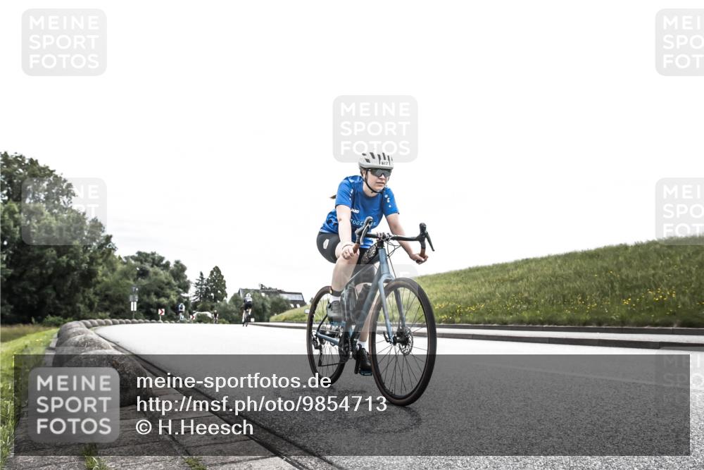 21.06.2026 - 29. Vierlanden-Triathlon H.Heesch http://msf.ph/oto/9854713 21.06.2026 10:32:05 Radfahren 57, 138, 617 meine-sportfotos.de