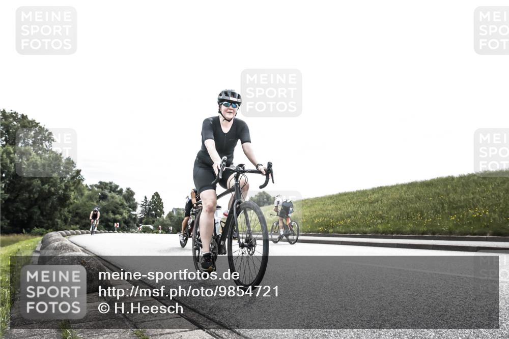 21.06.2026 - 29. Vierlanden-Triathlon H.Heesch http://msf.ph/oto/9854721 21.06.2026 10:32:23 Radfahren 13, 84, 165, 169, 199, 595 meine-sportfotos.de