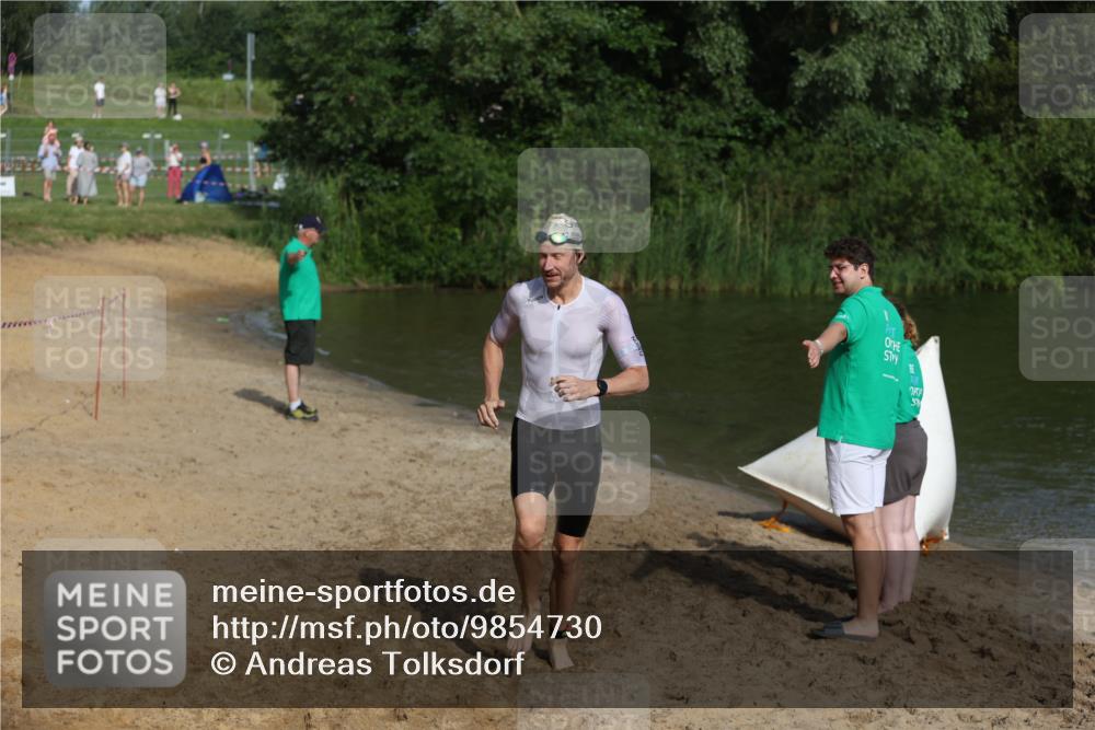 21.06.2026 - 29. Vierlanden-Triathlon Andreas Tolksdorf http://msf.ph/oto/9854730 21.06.2026 08:49:33 Schwimmen 153, 187 meine-sportfotos.de