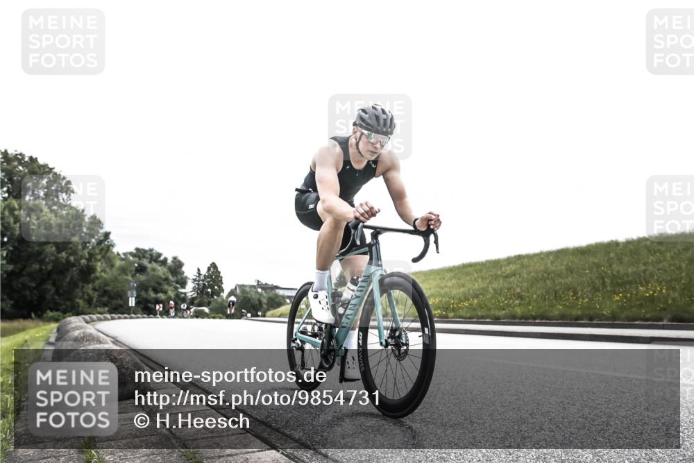 21.06.2026 - 29. Vierlanden-Triathlon H.Heesch http://msf.ph/oto/9854731 21.06.2026 10:32:26 Radfahren 13, 54, 165, 169, 595 meine-sportfotos.de