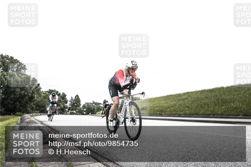 21.06.2026 - 29. Vierlanden-Triathlon H.Heesch http://msf.ph/oto/9854735 21.06.2026 10:32:31 Radfahren 12, 54, 239, 302, 324 meine-sportfotos.de