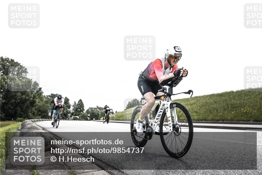 21.06.2026 - 29. Vierlanden-Triathlon H.Heesch http://msf.ph/oto/9854737 21.06.2026 10:32:31 Radfahren 12, 54, 239, 302, 324 meine-sportfotos.de