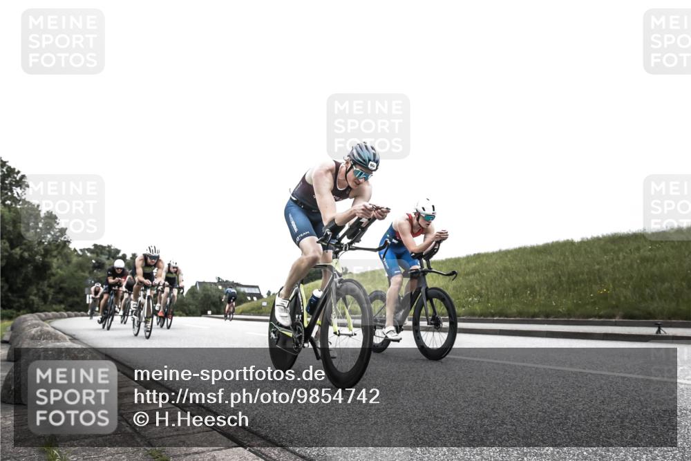 21.06.2026 - 29. Vierlanden-Triathlon H.Heesch http://msf.ph/oto/9854742 21.06.2026 12:06:10 Radfahren 264, 706, 829, 913, 919, 941, 954, 956, 957, 963, 965, 966, 972, 975 meine-sportfotos.de