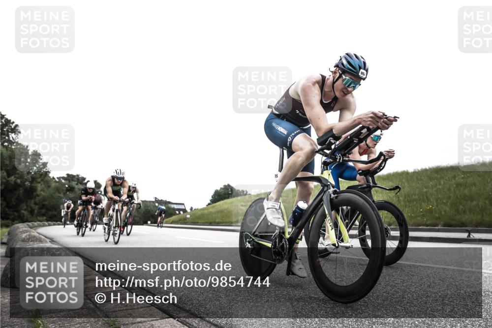 21.06.2026 - 29. Vierlanden-Triathlon H.Heesch http://msf.ph/oto/9854744 21.06.2026 12:06:10 Radfahren 264, 706, 829, 913, 919, 941, 954, 956, 957, 963, 965, 966, 972, 975 meine-sportfotos.de