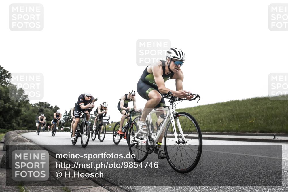 21.06.2026 - 29. Vierlanden-Triathlon H.Heesch http://msf.ph/oto/9854746 21.06.2026 12:06:10 Radfahren 264, 706, 829, 913, 919, 941, 954, 956, 957, 963, 965, 966, 972, 975 meine-sportfotos.de