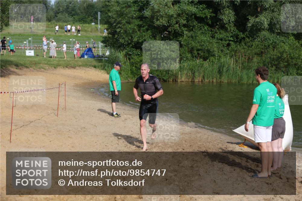 21.06.2026 - 29. Vierlanden-Triathlon Andreas Tolksdorf http://msf.ph/oto/9854747 21.06.2026 08:49:43 Schwimmen 153 meine-sportfotos.de