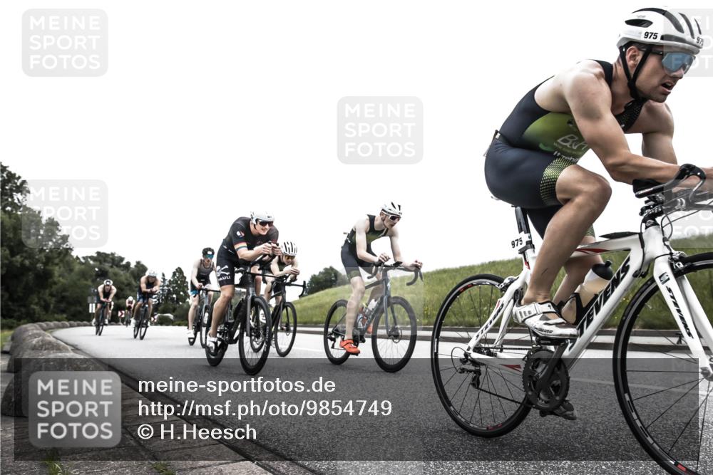 21.06.2026 - 29. Vierlanden-Triathlon H.Heesch http://msf.ph/oto/9854749 21.06.2026 12:06:10 Radfahren 264, 706, 829, 913, 919, 941, 954, 956, 957, 963, 965, 966, 972, 975 meine-sportfotos.de